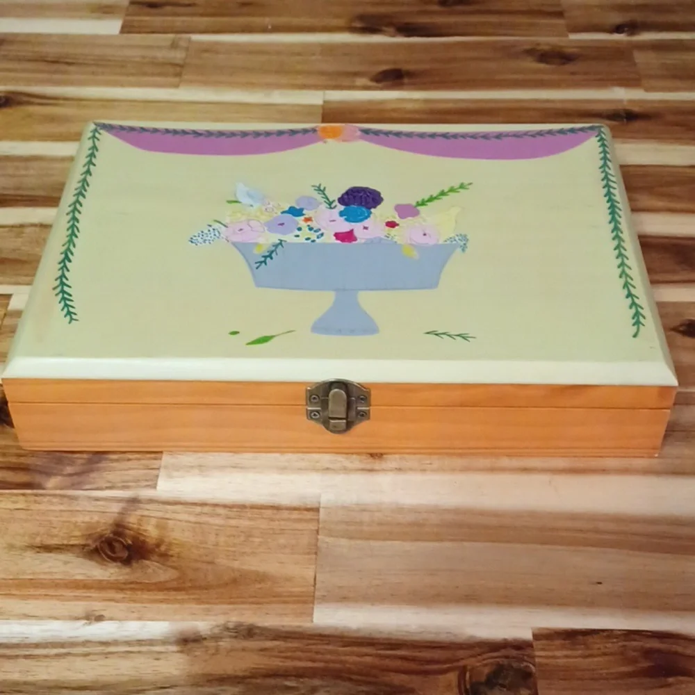 Vintage Handmade Unique  Chunky Painted Flowers ExLarge Card Box With Cards